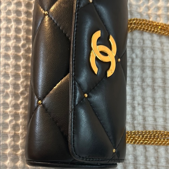 CHANEL Black and Gold Clutch with Quilted Leather and Iconic Logo - Picture 1 of 1